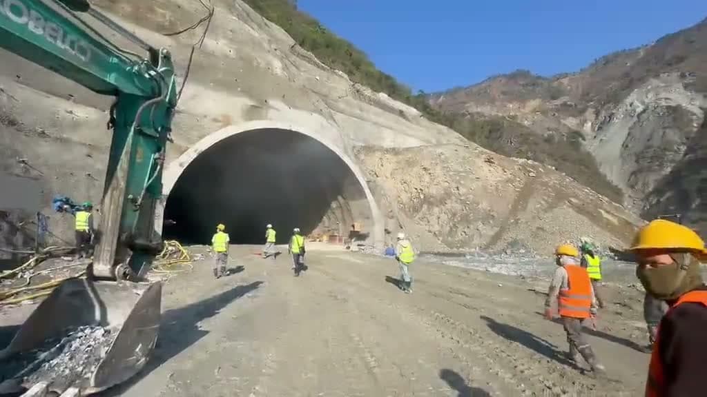 Site Approach — Tunnel Portal